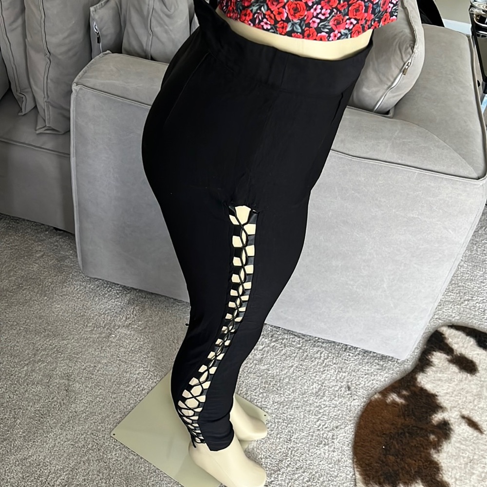 Cut out pant!